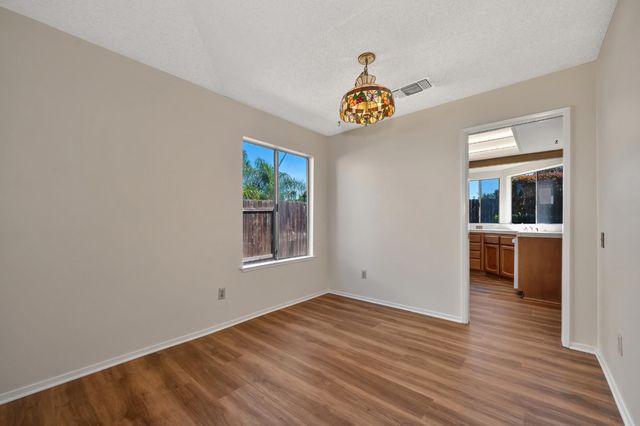 1400 Pebblewood Dr, Sacramento, CA 95833