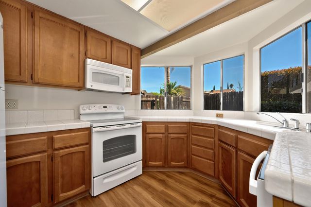 1400 Pebblewood Dr, Sacramento, CA 95833