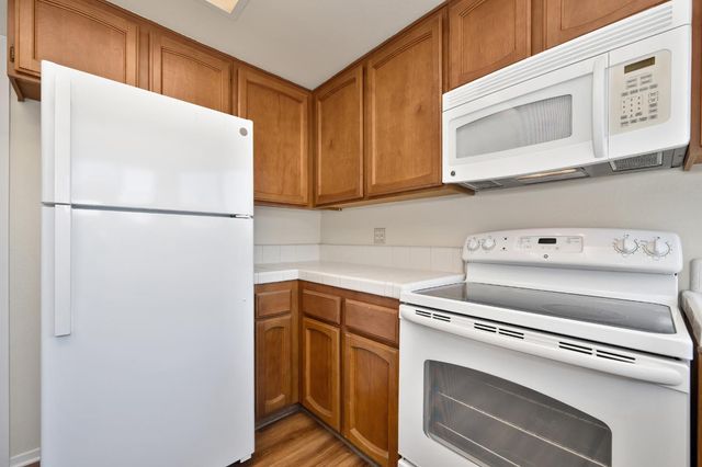1400 Pebblewood Dr, Sacramento, CA 95833