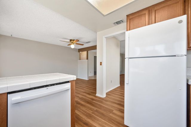1400 Pebblewood Dr, Sacramento, CA 95833
