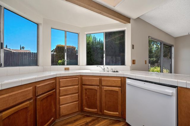 1400 Pebblewood Dr, Sacramento, CA 95833