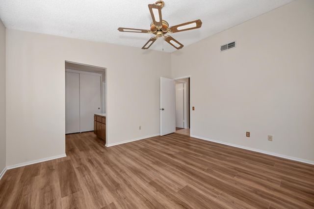 1400 Pebblewood Dr, Sacramento, CA 95833