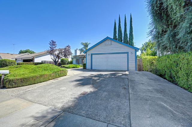 1400 Pebblewood Dr, Sacramento, CA 95833