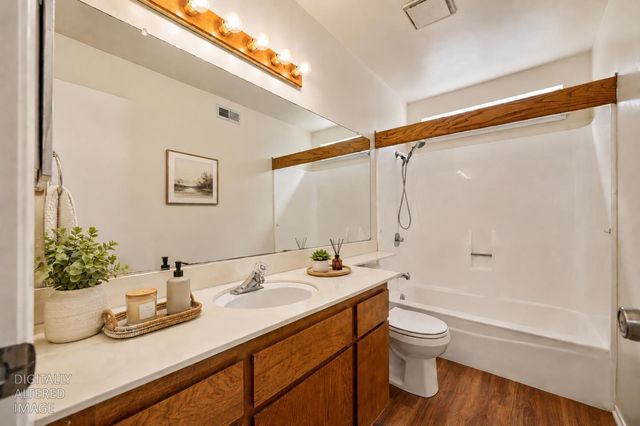 1400 Pebblewood Dr, Sacramento, CA 95833