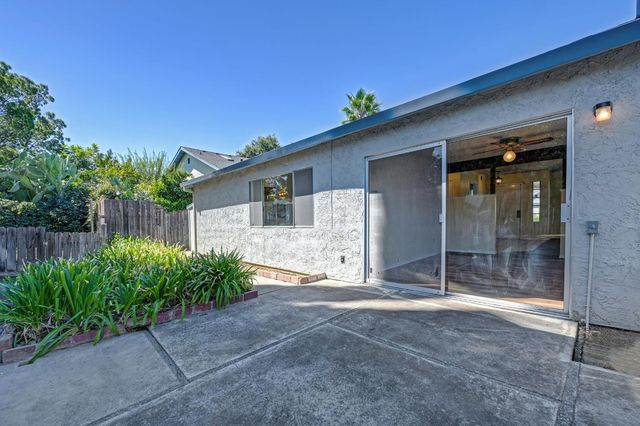 1400 Pebblewood Dr, Sacramento, CA 95833