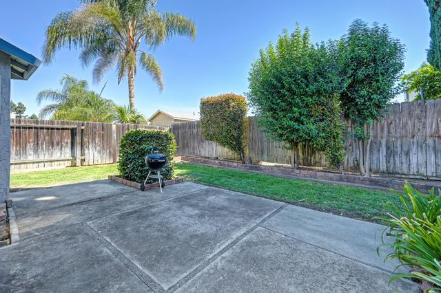 1400 Pebblewood Dr, Sacramento, CA 95833