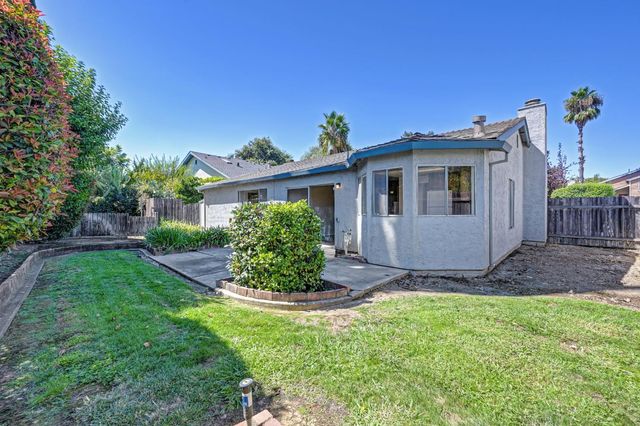 1400 Pebblewood Dr, Sacramento, CA 95833