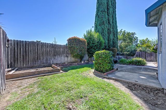 1400 Pebblewood Dr, Sacramento, CA 95833