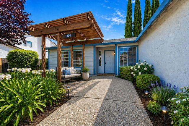 1400 Pebblewood Dr, Sacramento, CA 95833
