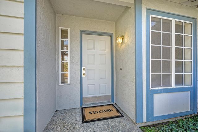 1400 Pebblewood Dr, Sacramento, CA 95833