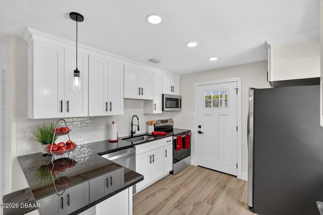 553 Calhoun Street, South Daytona, FL 32119