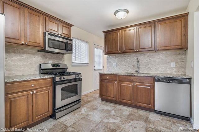 973 E 14 Mile Road, Birmingham, MI 48009