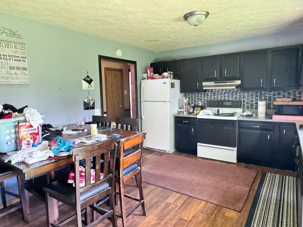 Image 8 of property listing at 532 Kristy Drive, Centralia, IL 62801