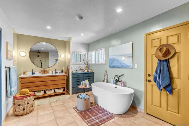 1305 Bakersfield, Lemon Grove, CA 91945