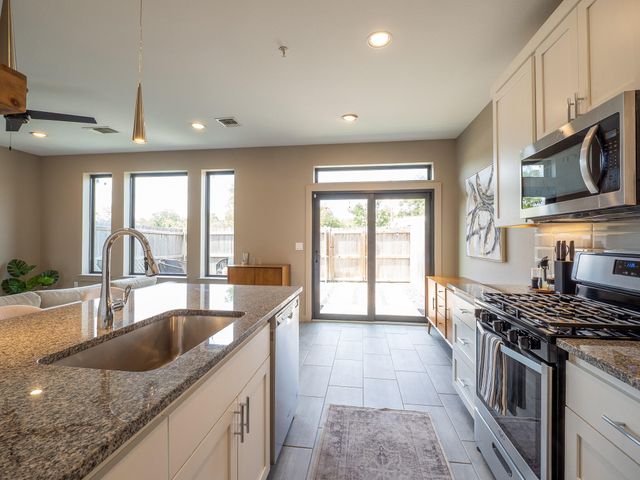 6409 Berkman DR 4, Austin, TX 78723