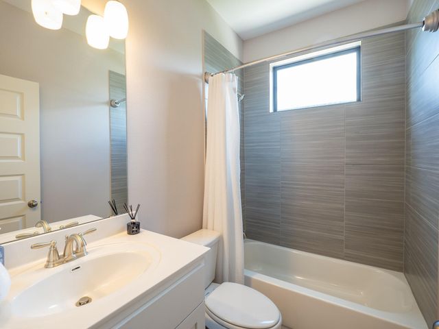 6409 Berkman DR 4, Austin, TX 78723