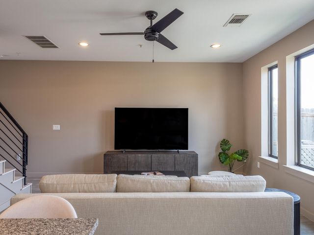 6409 Berkman DR 4, Austin, TX 78723