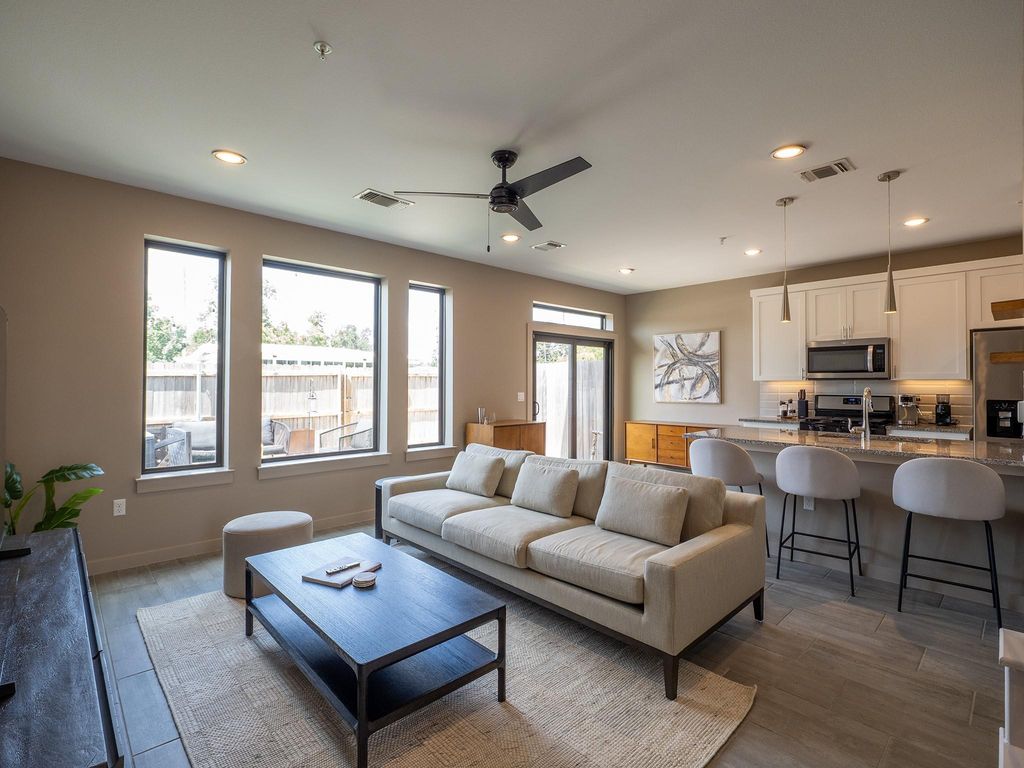 6409 Berkman DR 4, Austin, TX 78723