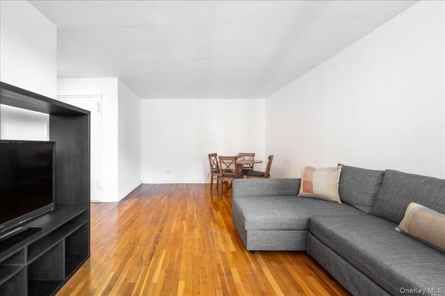 37-30 73rd St 3F, Jackson Heights, NY 11372