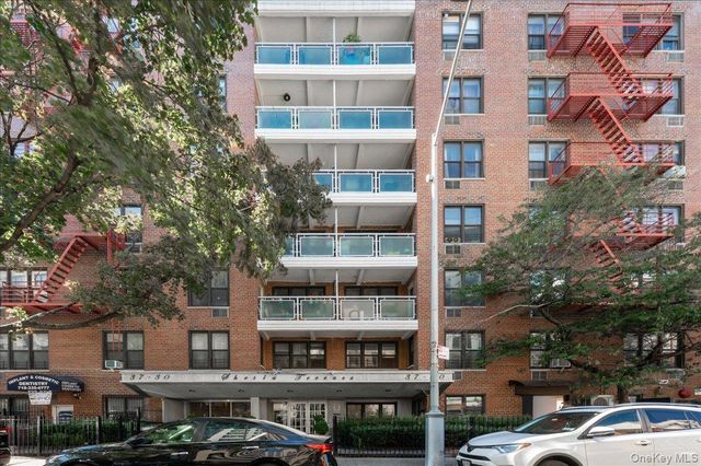 37-30 73rd St 3F, Jackson Heights, NY 11372