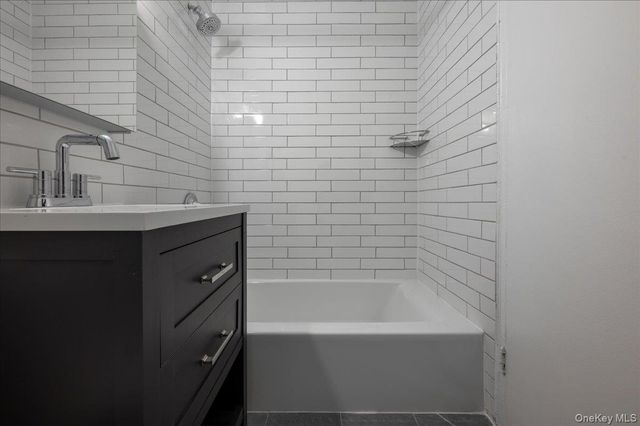 37-30 73rd St 3F, Jackson Heights, NY 11372