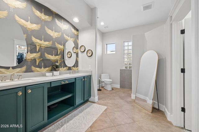 2989 E COMSTOCK Drive, Gilbert, AZ 85296