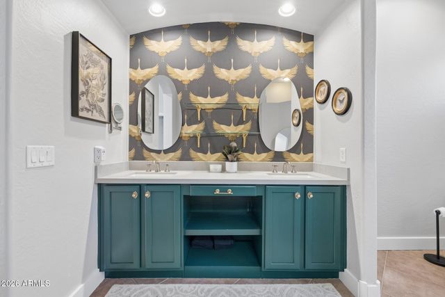 2989 E COMSTOCK Drive, Gilbert, AZ 85296