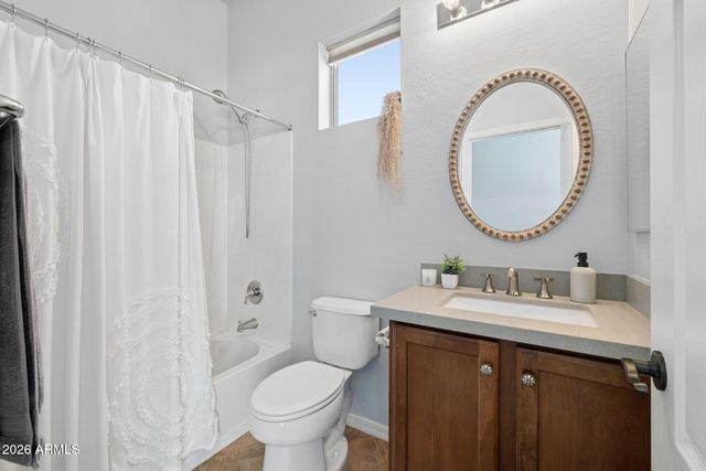 2989 E COMSTOCK Drive, Gilbert, AZ 85296
