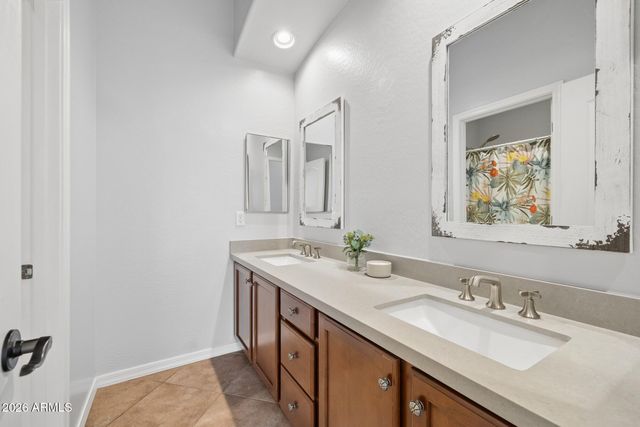 2989 E COMSTOCK Drive, Gilbert, AZ 85296