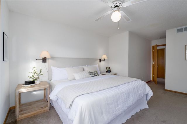 2217 Grand Avenue 2, West Des Moines, IA 50265