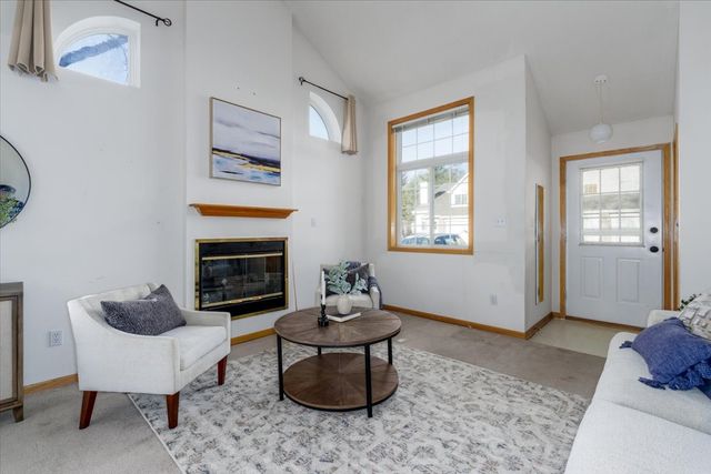 2217 Grand Avenue 2, West Des Moines, IA 50265