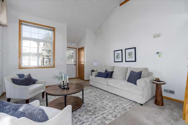 2217 Grand Avenue 2, West Des Moines, IA 50265