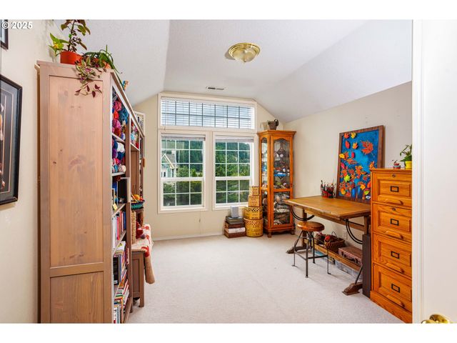 11544 Se HIGHLAND Loop, Clackamas, OR 97015