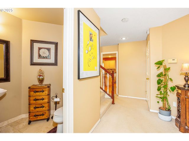 11544 Se HIGHLAND Loop, Clackamas, OR 97015