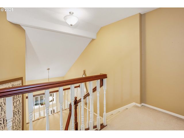 11544 Se HIGHLAND Loop, Clackamas, OR 97015
