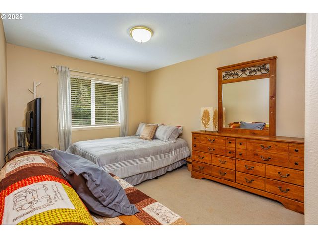 11544 Se HIGHLAND Loop, Clackamas, OR 97015