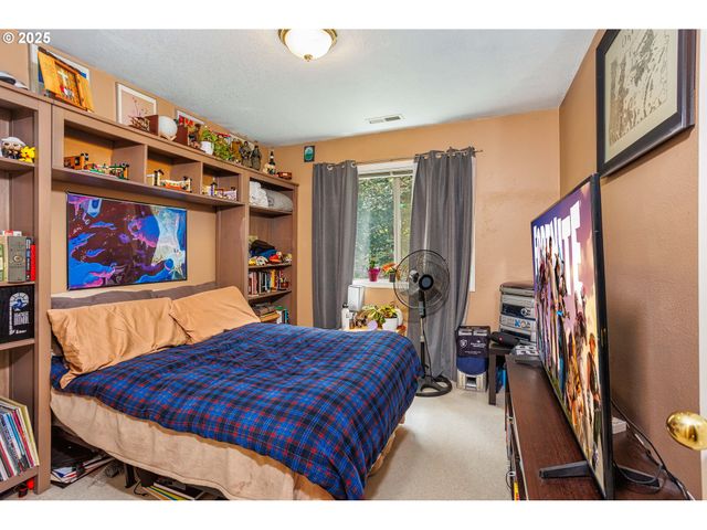 11544 Se HIGHLAND Loop, Clackamas, OR 97015