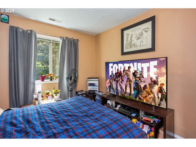 11544 Se HIGHLAND Loop, Clackamas, OR 97015