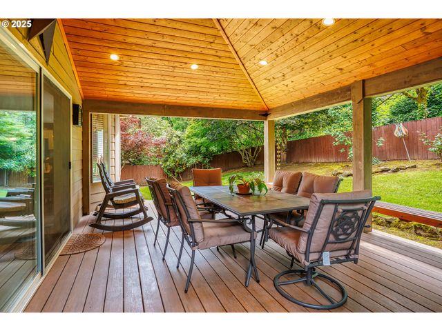 11544 Se HIGHLAND Loop, Clackamas, OR 97015