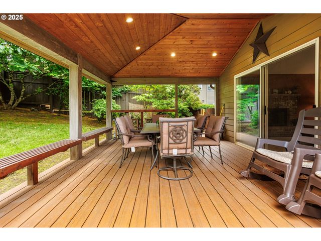 11544 Se HIGHLAND Loop, Clackamas, OR 97015