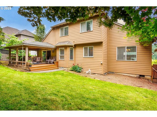 11544 Se HIGHLAND Loop, Clackamas, OR 97015