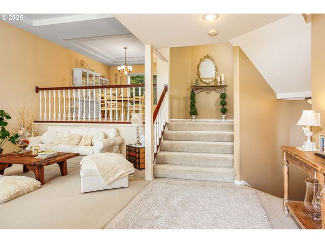 11544 Se HIGHLAND Loop, Clackamas, OR 97015