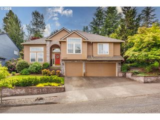 11544 Se HIGHLAND Loop, Clackamas, OR 97015