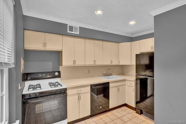 311 Mariners Way, Copiague, NY 11726