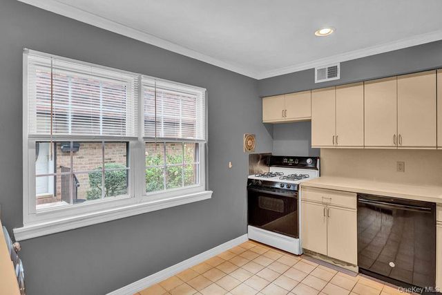 311 Mariners Way, Copiague, NY 11726