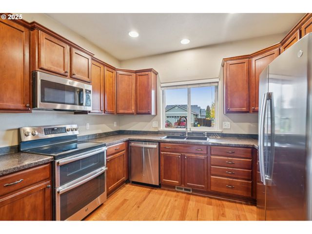 1200 Se REGAN HILL Loop Se, Estacada, OR 97023
