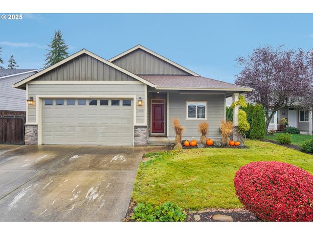 1200 Se REGAN HILL Loop Se, Estacada, OR 97023