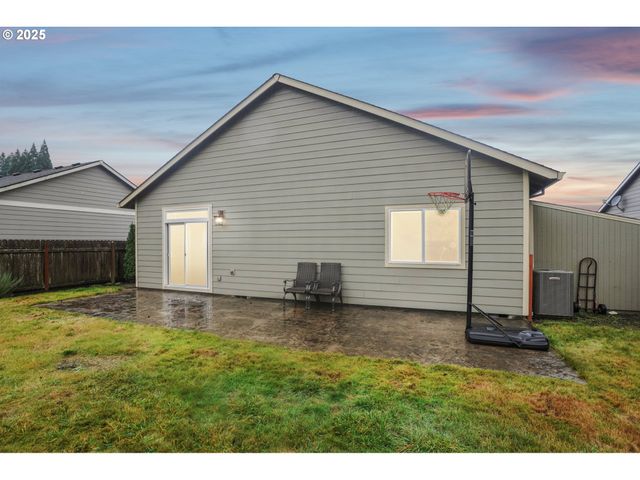 1200 Se REGAN HILL Loop Se, Estacada, OR 97023