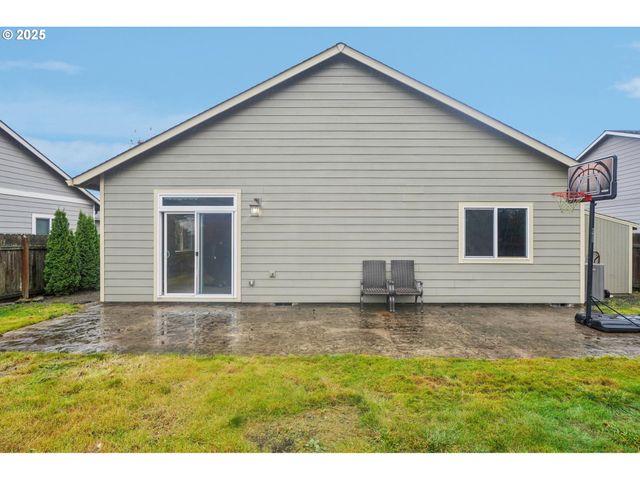 1200 Se REGAN HILL Loop Se, Estacada, OR 97023