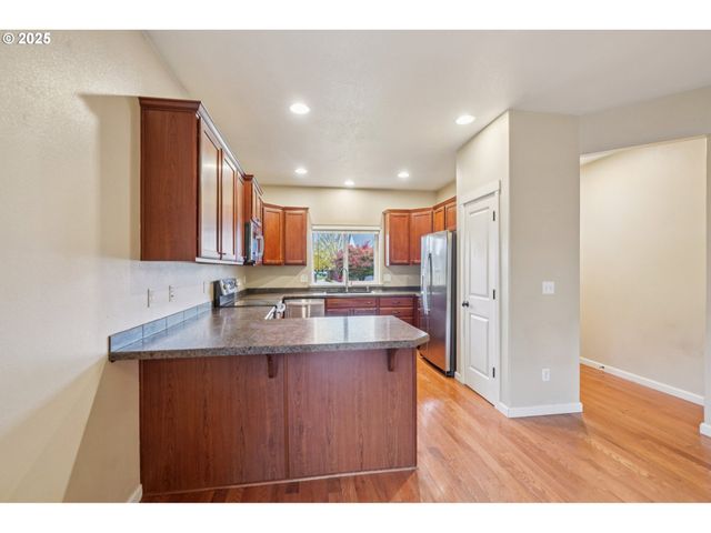 1200 Se REGAN HILL Loop Se, Estacada, OR 97023